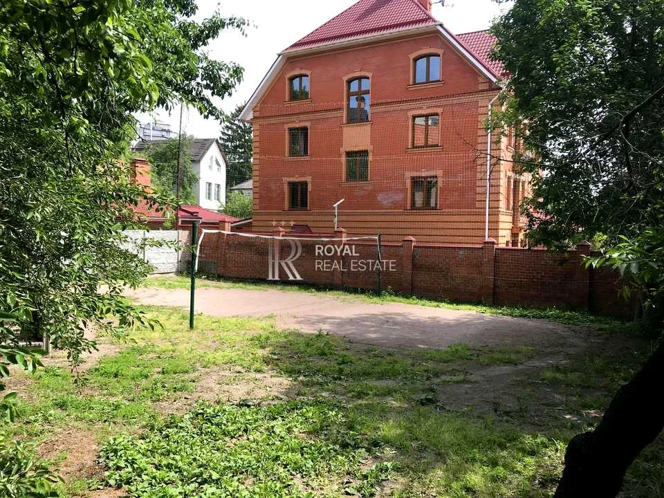 Ділянка. Київ, Редутний пров.