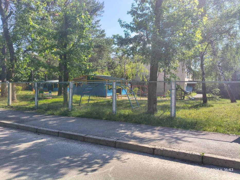 10 соток ДВРЗ Дарниця У лісі пров. Літинський 8  Приватизова