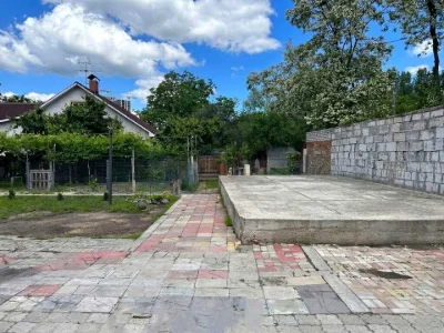 Ділянка. Київ, Академіка Вернадського бульв.