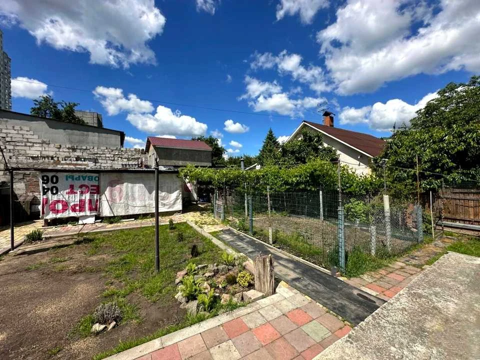 Ділянка. Київ, Академіка Вернадського бульв.
