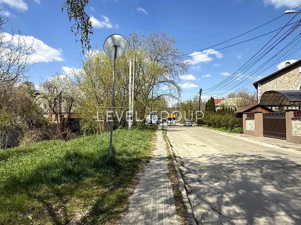 Ділянка. Київ, Квітки-Основ'яненка пров.