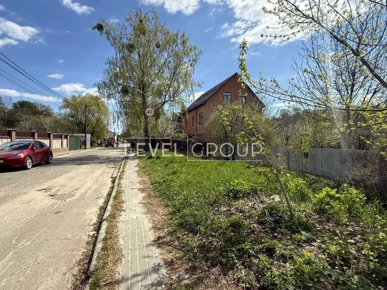 Ділянка. Київ, Квітки-Основ'яненка пров.