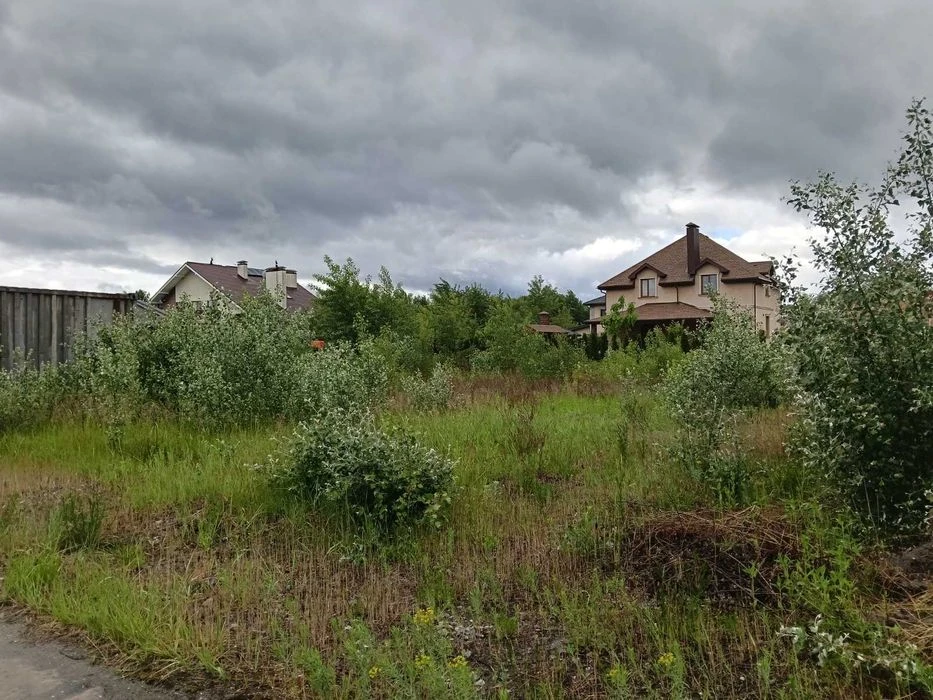 Ділянка в Києві 10 соток. Мальовничі місця, річка. Охорона.