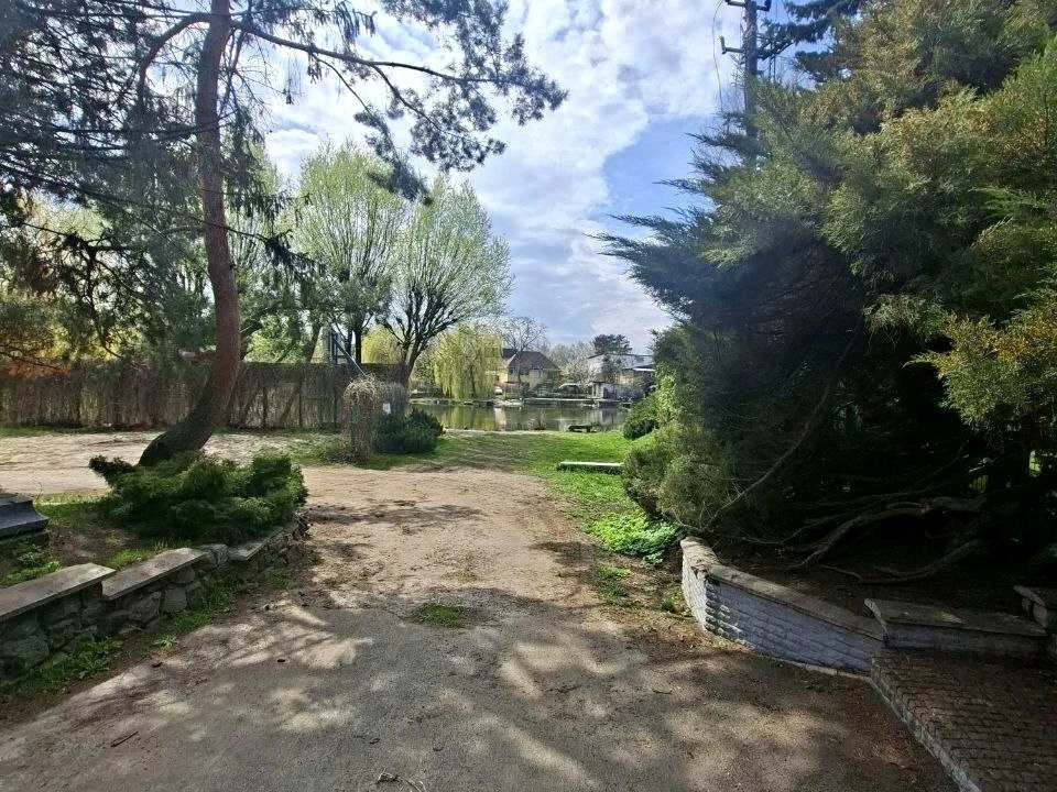 Ділянка. Київ, Садова вул.