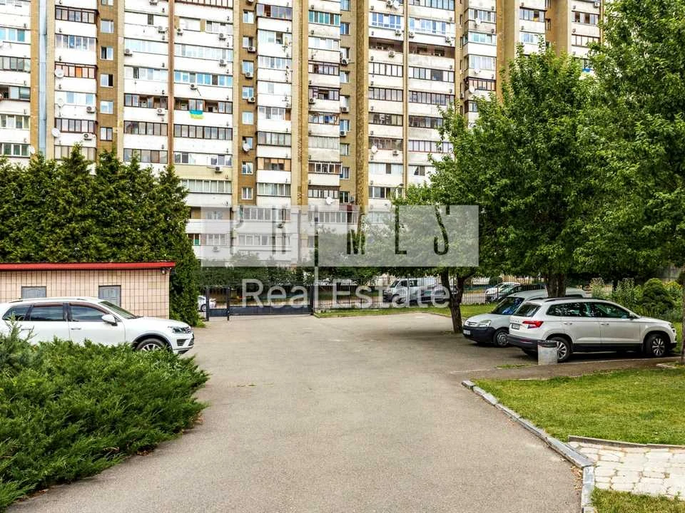 Ділянка. Київ, Стадіонна вул.