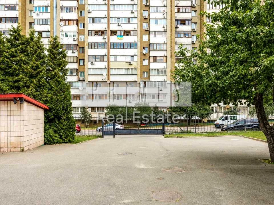 Ділянка. Київ, Стадіонна вул.