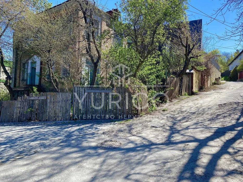 Продаж земельної ділянки 6 соток з будинком. Печерськ.