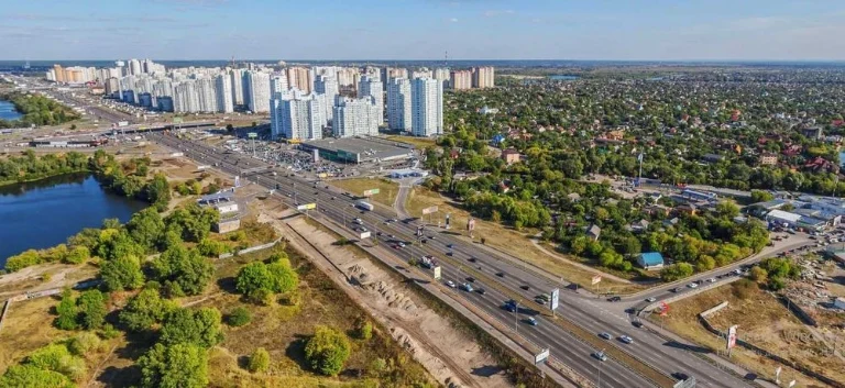 пр-т. БАЖАНА, 14 соток.