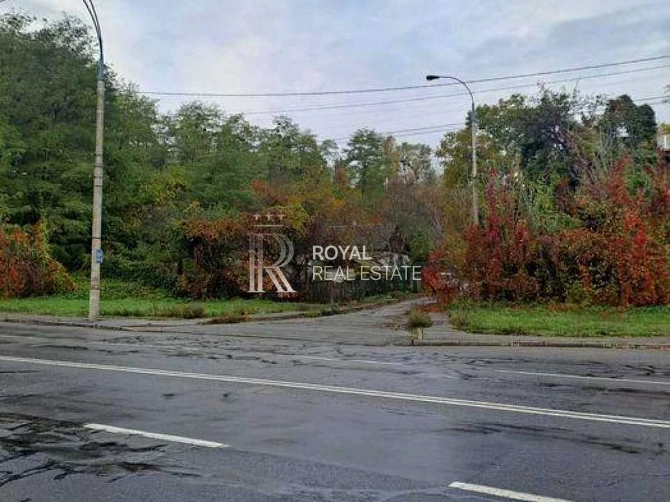 Ділянка. Київ, Докучаєвський пров.