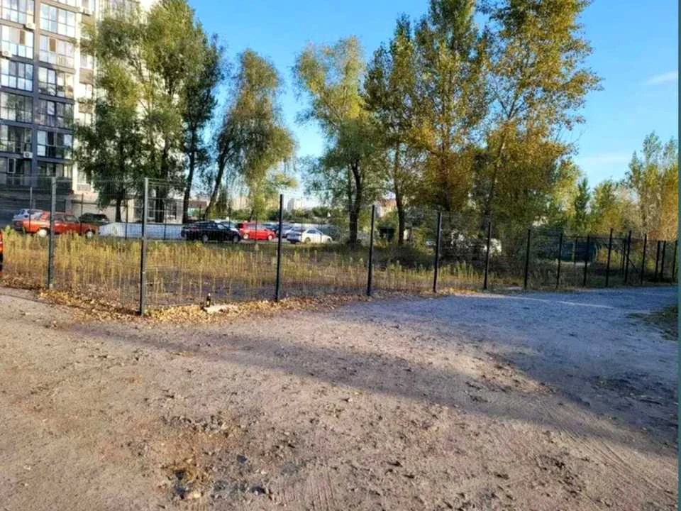 Ділянка. Київ, Милославська вул.