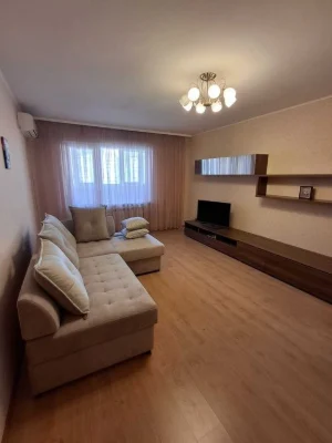 Продам 1 кімнатку квартиру. Метро Позняки. вул. Гмирі