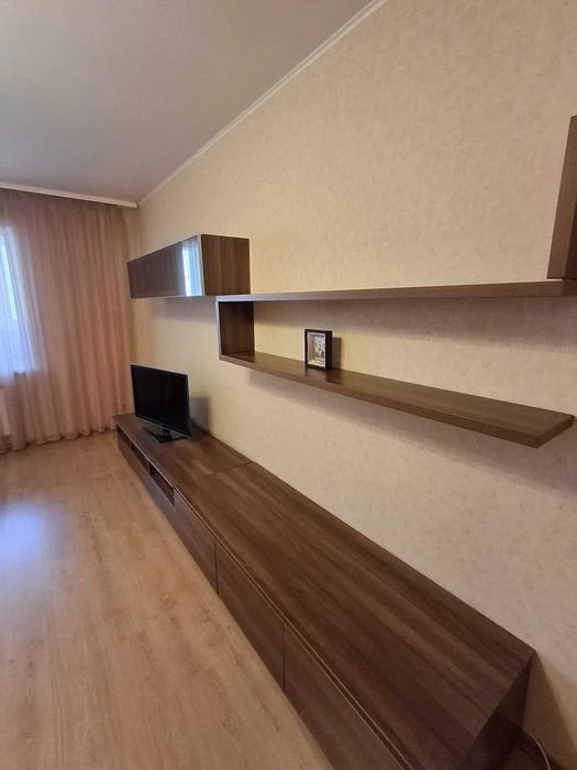 Продам 1 кімнатку квартиру. Метро Позняки. вул. Гмирі
