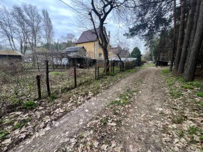Ділянка. Київ, Центральна