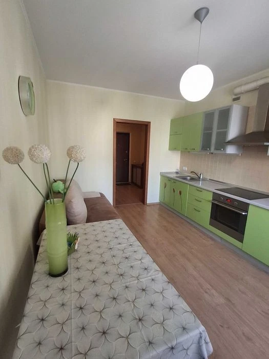 Продам 1 кімнатку квартиру. Метро Позняки. вул. Гмирі