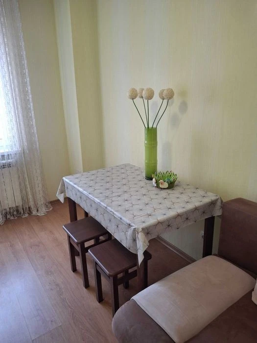 Продам 1 кімнатку квартиру. Метро Позняки. вул. Гмирі