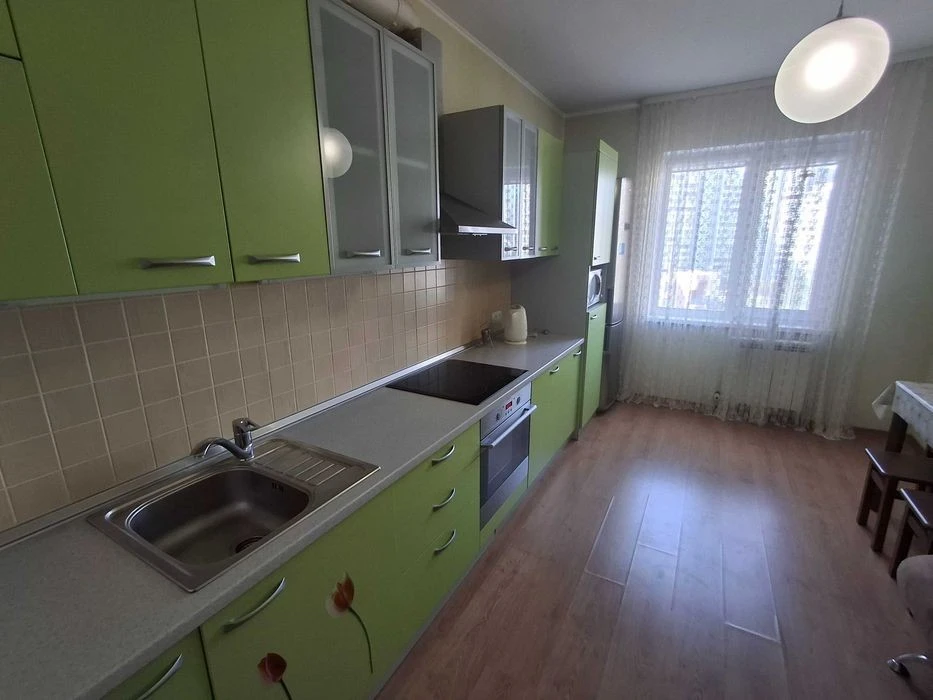 Продам 1 кімнатку квартиру. Метро Позняки. вул. Гмирі