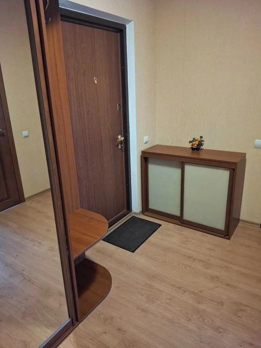 Продам 1 кімнатку квартиру. Метро Позняки. вул. Гмирі