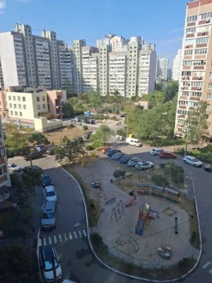 Продам 1 кімнатку квартиру. Метро Позняки. вул. Гмирі
