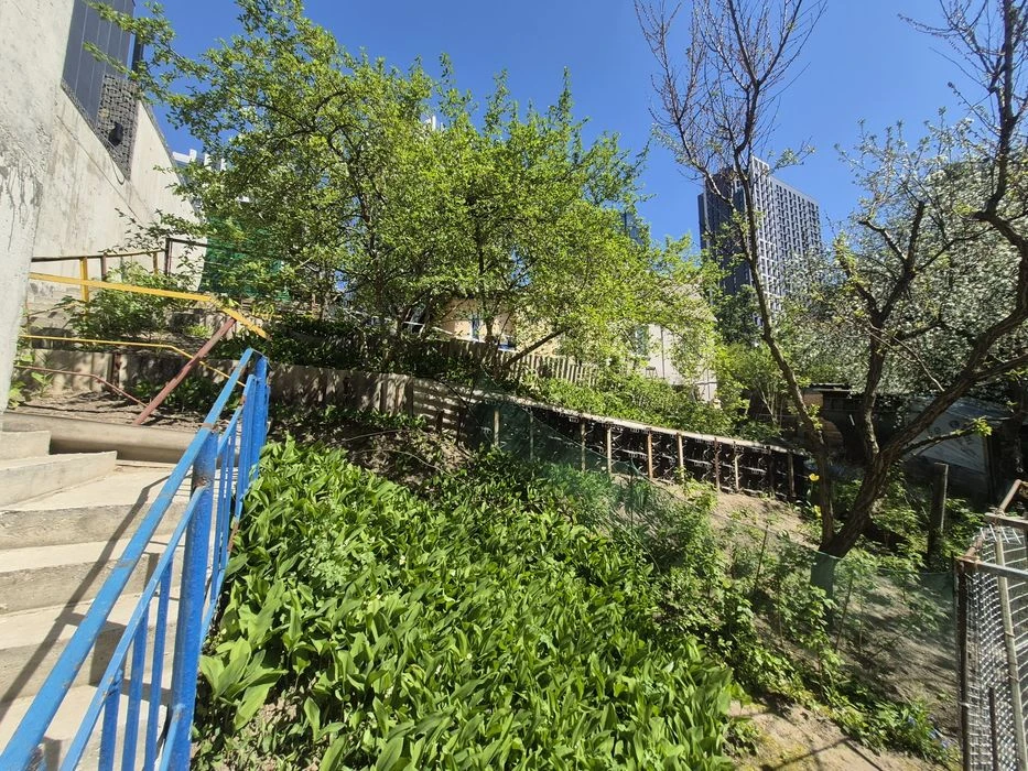 Продам земельну ділянку з будинком на Печерську