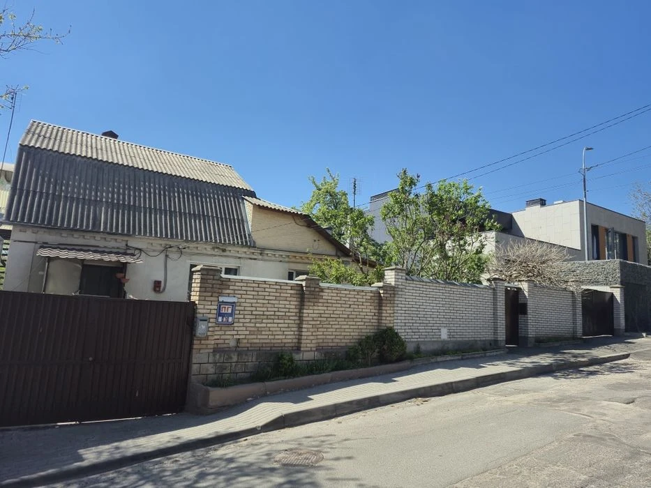 Продам земельну ділянку з будинком на Печерську