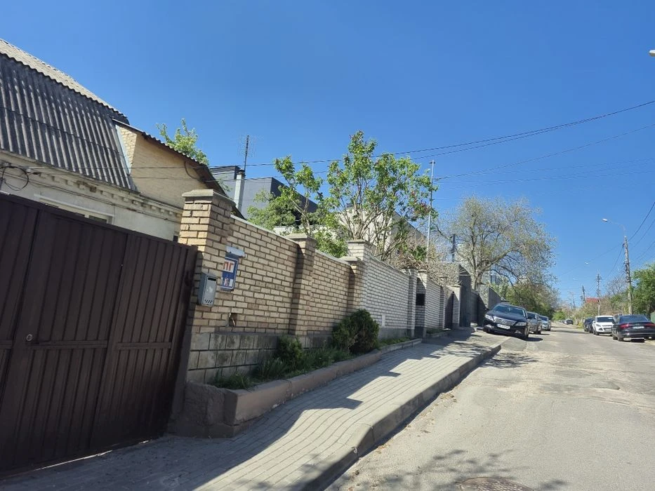 Продам земельну ділянку з будинком на Печерську
