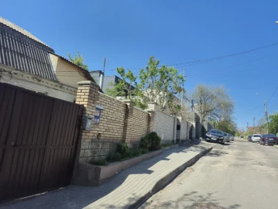 Продам земельну ділянку з будинком на Печерську