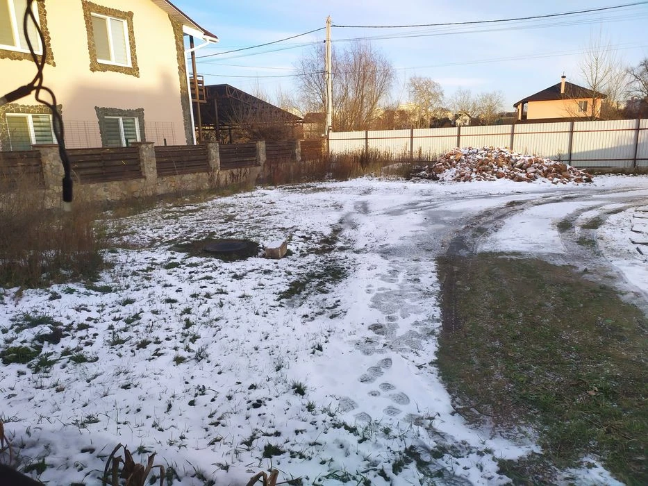 Продам участок  на троєщині