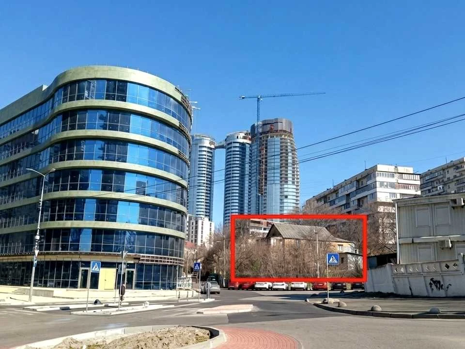 Ділянка. Київ, Саперне Поле вул.