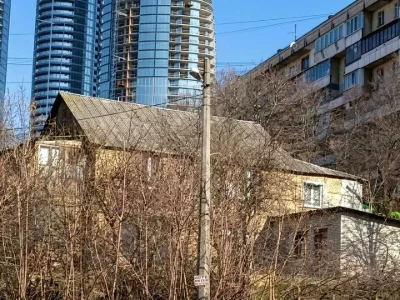 Ділянка. Київ, Саперне Поле вул.