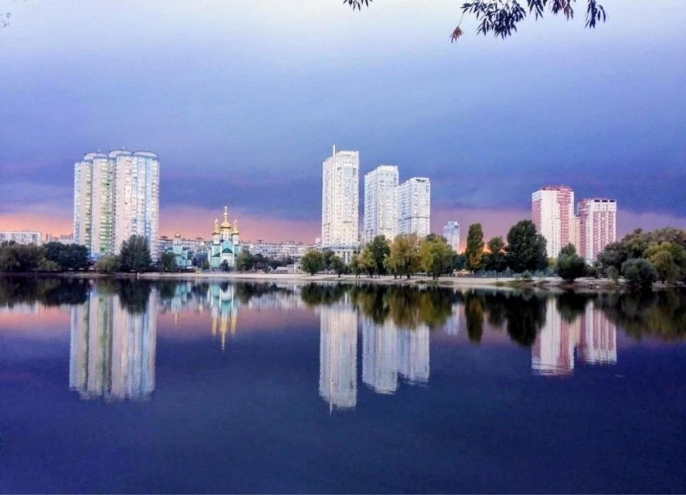 Киев. Продам фасадный участок под Торговый Центр/Автосалон