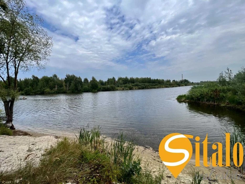 Ділянка з електроенергією в закритому кооперативі поруч озер