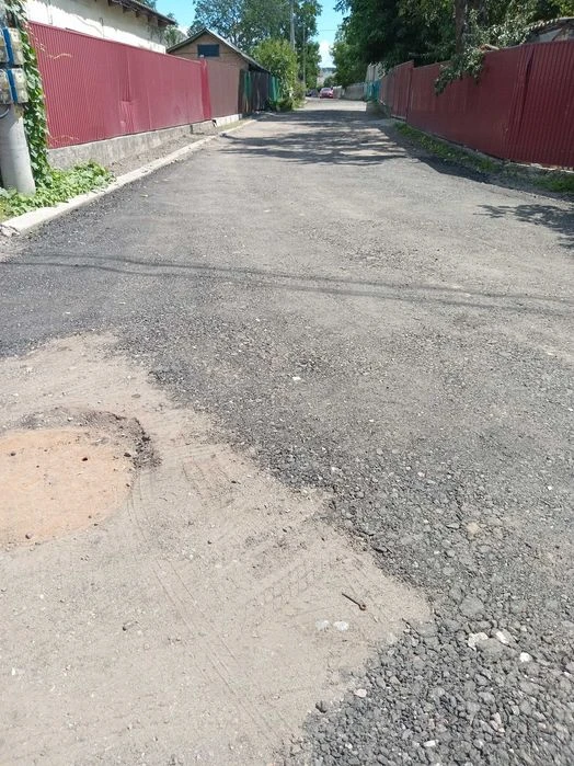 Ціна за участок 13,5K -  будиночок-вагончик. За авторинком Ж