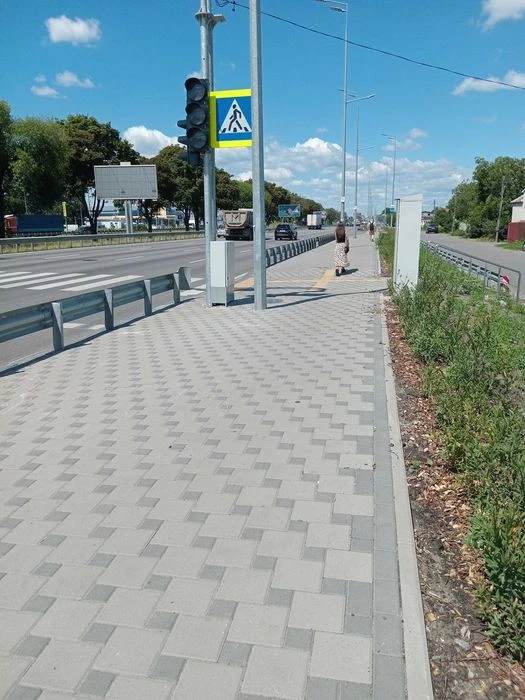 Ціна за участок 13,5K -  будиночок-вагончик. За авторинком Ж