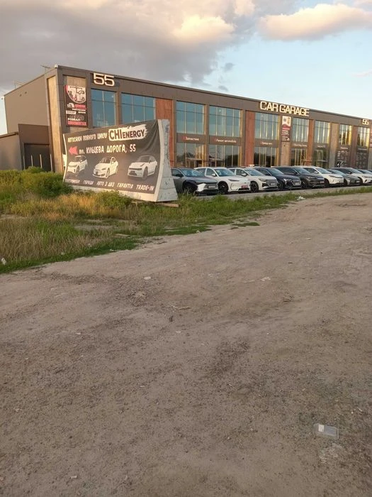 Ціна за участок 13,5K -  будиночок-вагончик. За авторинком Ж