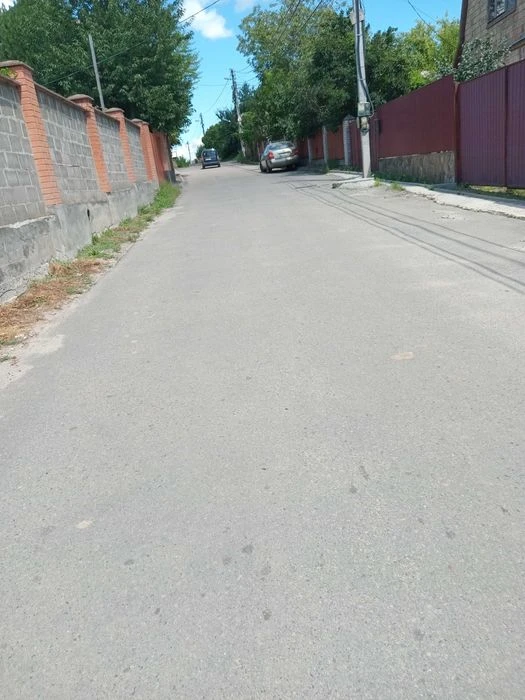 Ціна за участок 13,5K -  будиночок-вагончик. За авторинком Ж