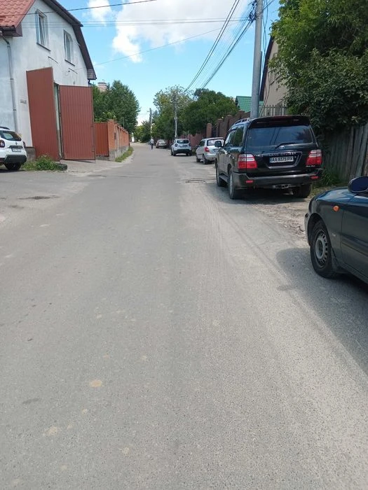 Ціна за участок 13,5K -  будиночок-вагончик. За авторинком Ж