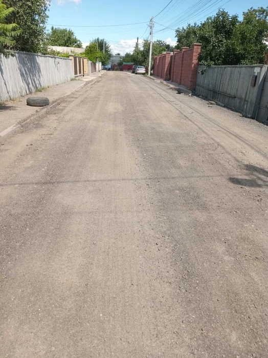 Ціна за участок 13,5K -  будиночок-вагончик. За авторинком Ж
