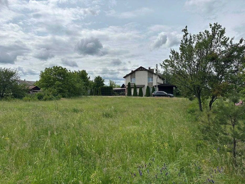 Продам рівну приватизовану земельну ділянку за жм Парус Ново