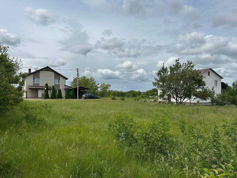 Продам рівну приватизовану земельну ділянку за жм Парус Ново