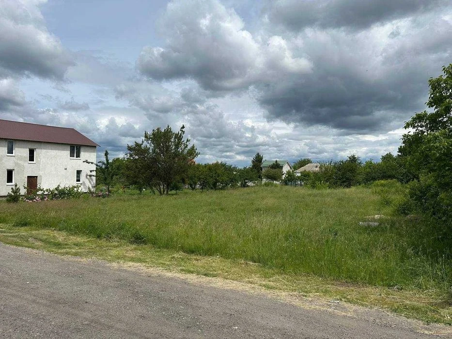 Продам рівну приватизовану земельну ділянку за жм Парус Ново