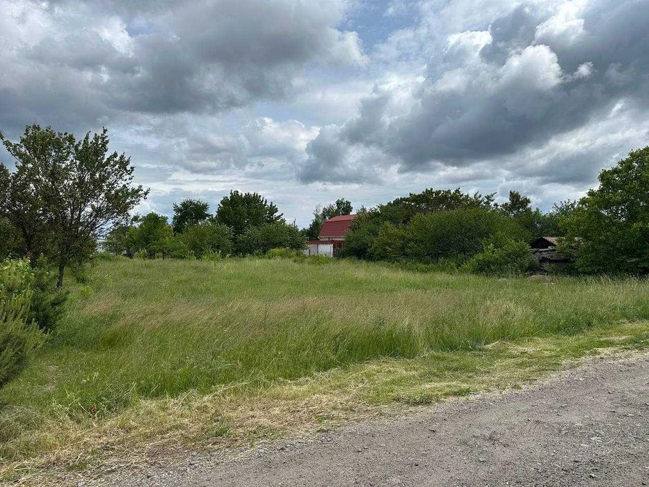 Продам рівну приватизовану земельну ділянку за жм Парус Ново