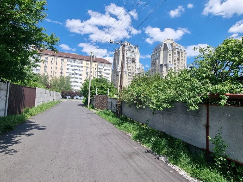Продаж Ділянки в Елітному містечку в районі пр. Слобожанське