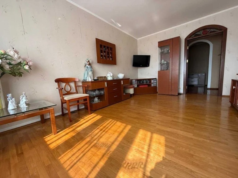 Two-room apartment from the owner Troyeshchyna, Radunska 7, shopping center