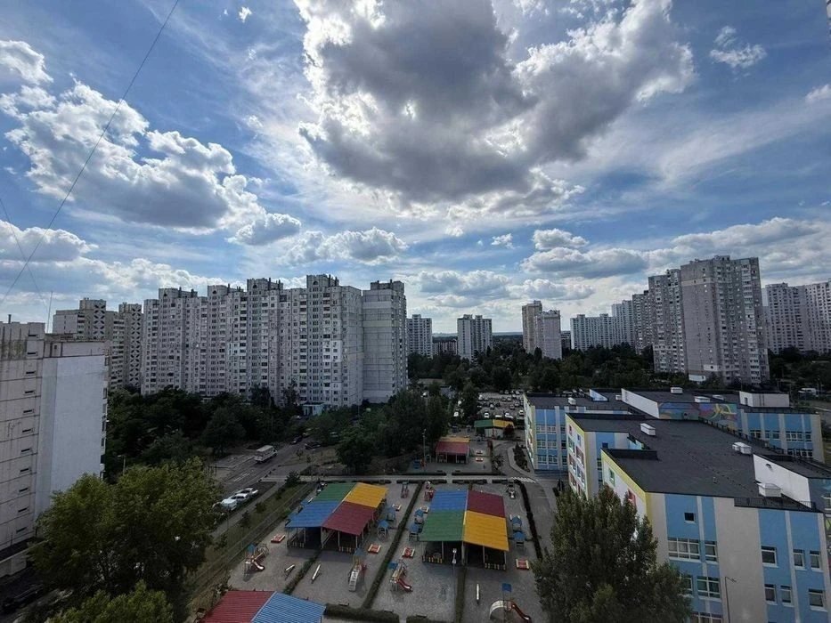 Two-room apartment from the owner Troyeshchyna, Radunska 7, shopping center