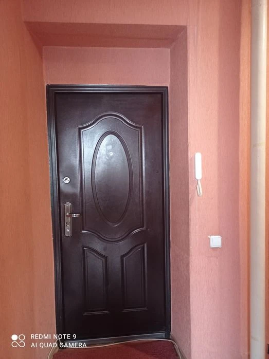 I'm selling my apartment in the city center, on Girshman Street.
