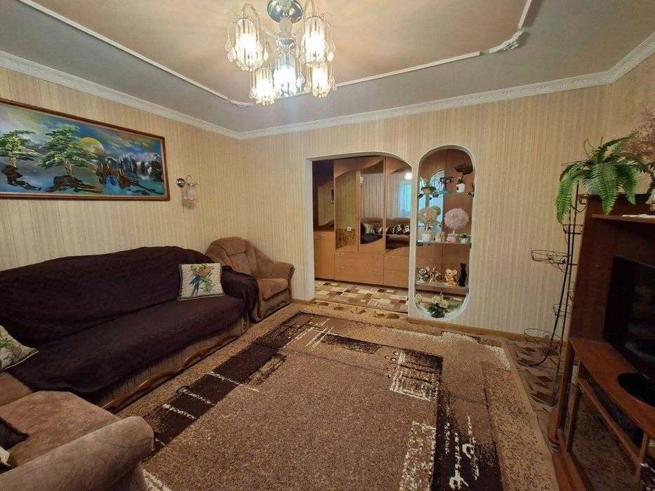 Продається 3  кім квартира з газовим опаленням