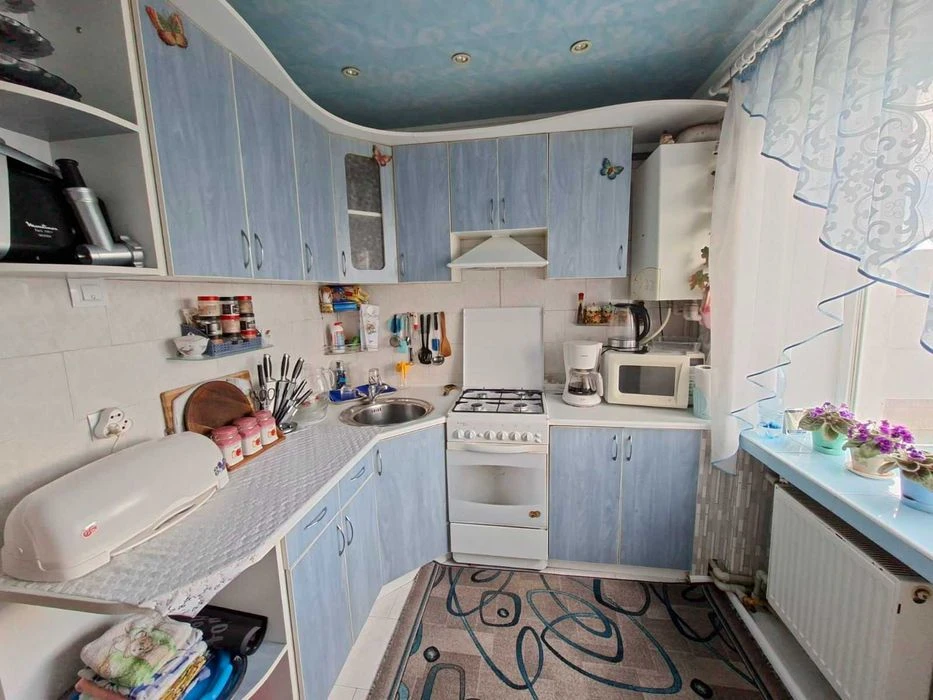 Продається 3  кім квартира з газовим опаленням