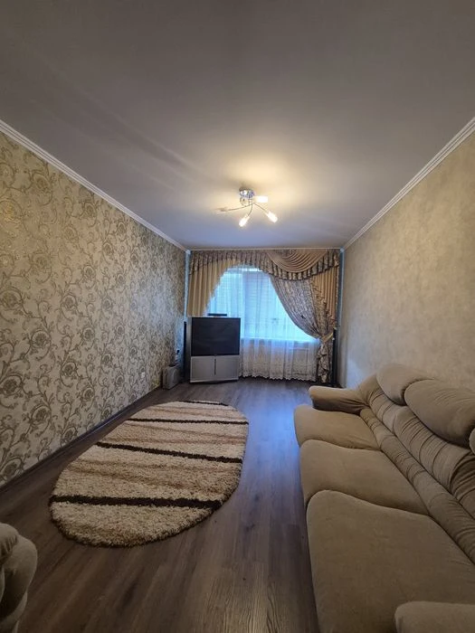 Продаж 3-кімнатної квартири біля Ниви.  Працюємо з програмам