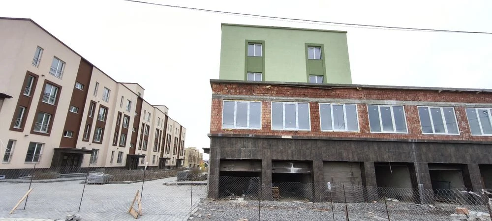 Продам квартиру на другому поверсі