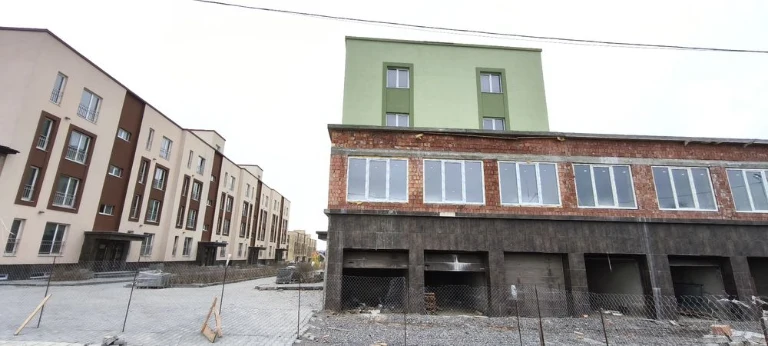 Продам квартиру на другому поверсі